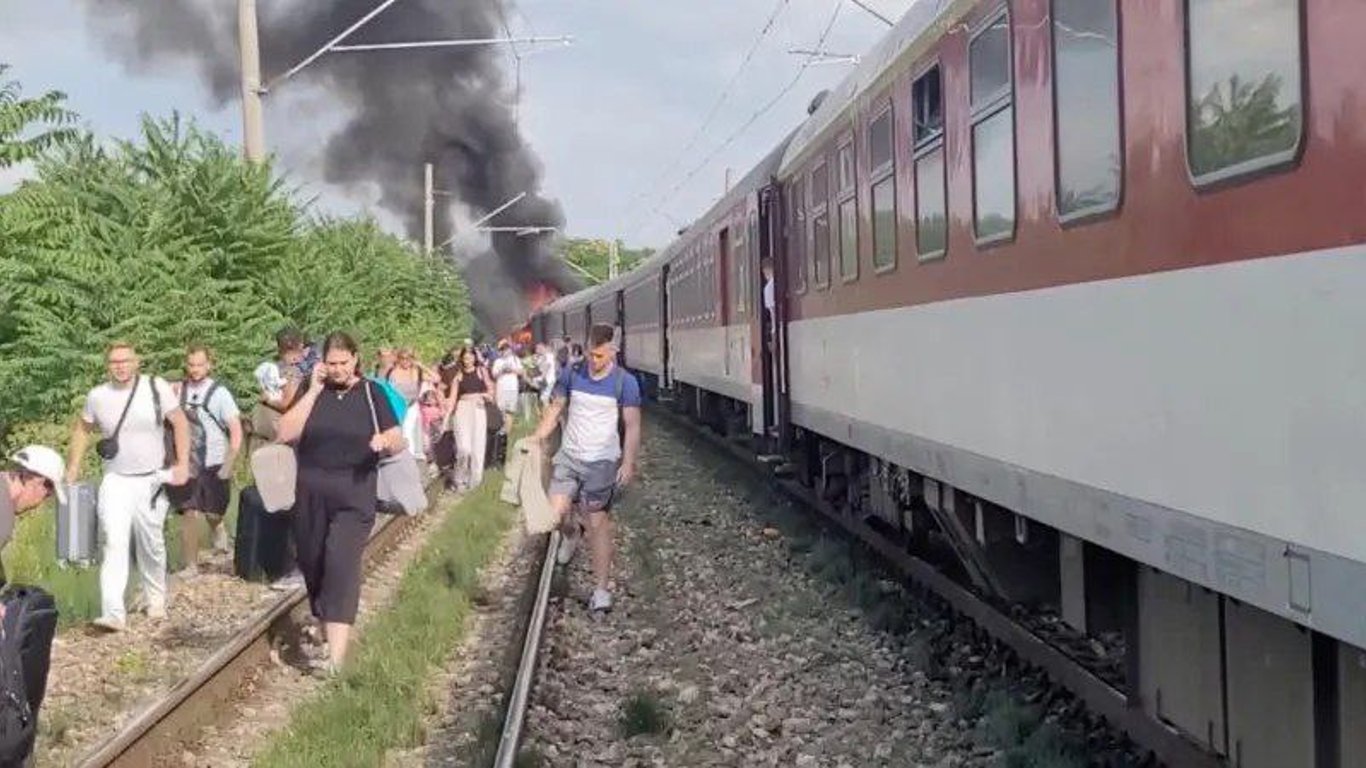В Словакии в результате столкновения поезда с автобусом погибли люди