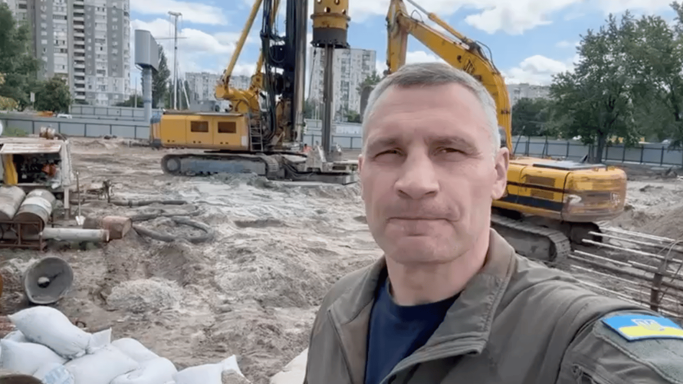 Кличко показал, как проходит ремонт развязки на пересечении улиц Полярной и Богатырской