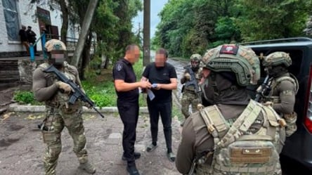 ДБР повідомило про підозру двом бійцям полку "Скеля" за катування побратимів - 304x171