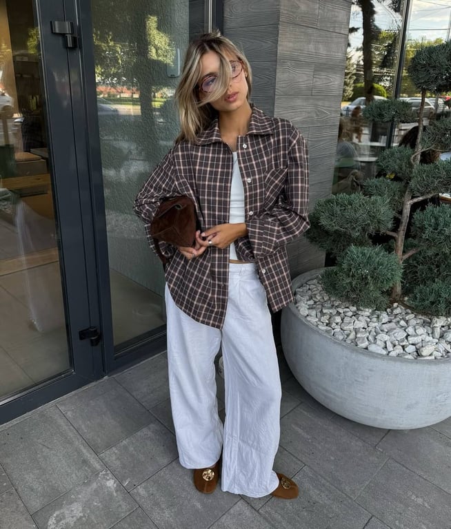 Картату сорочку можна вписати в будь-який образ