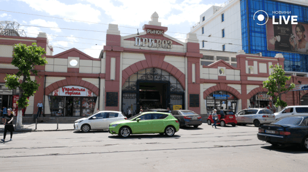 Одесский "Привоз" в центре скандала — забыли демонтировать русскоязычную вывеску - 285x160