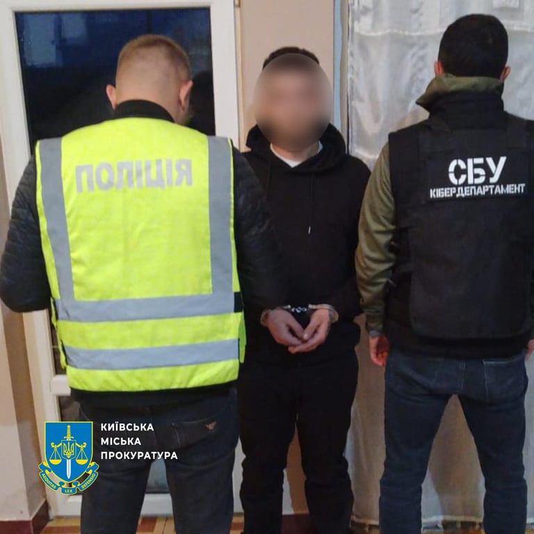 Податківці продавали інформацію з державних баз даних