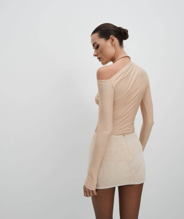 В такій спідниці нема шансу залишитись непоміченою