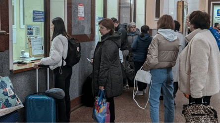 Не доведеться стояти в чергах: УЗ продаватиме квитки за новими правилами - 290x166