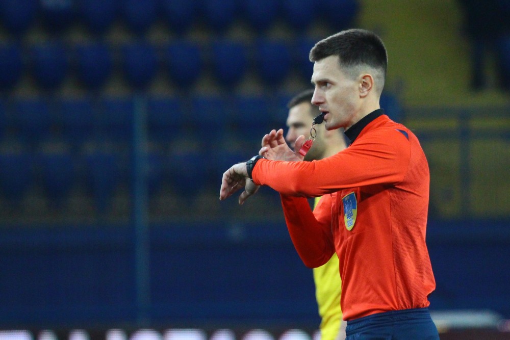 Денис Шурман во время работы на одном из матчей УПЛ