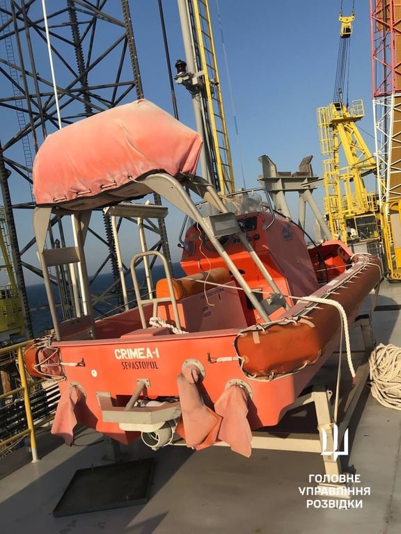 Окупована з 2014 року бурова платформа 