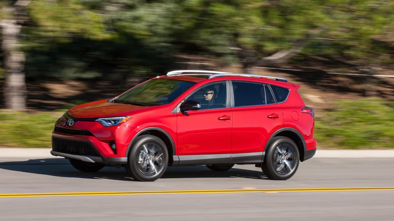 Что ждет водителя, который станет владельцем Toyota RAV4 2016 года