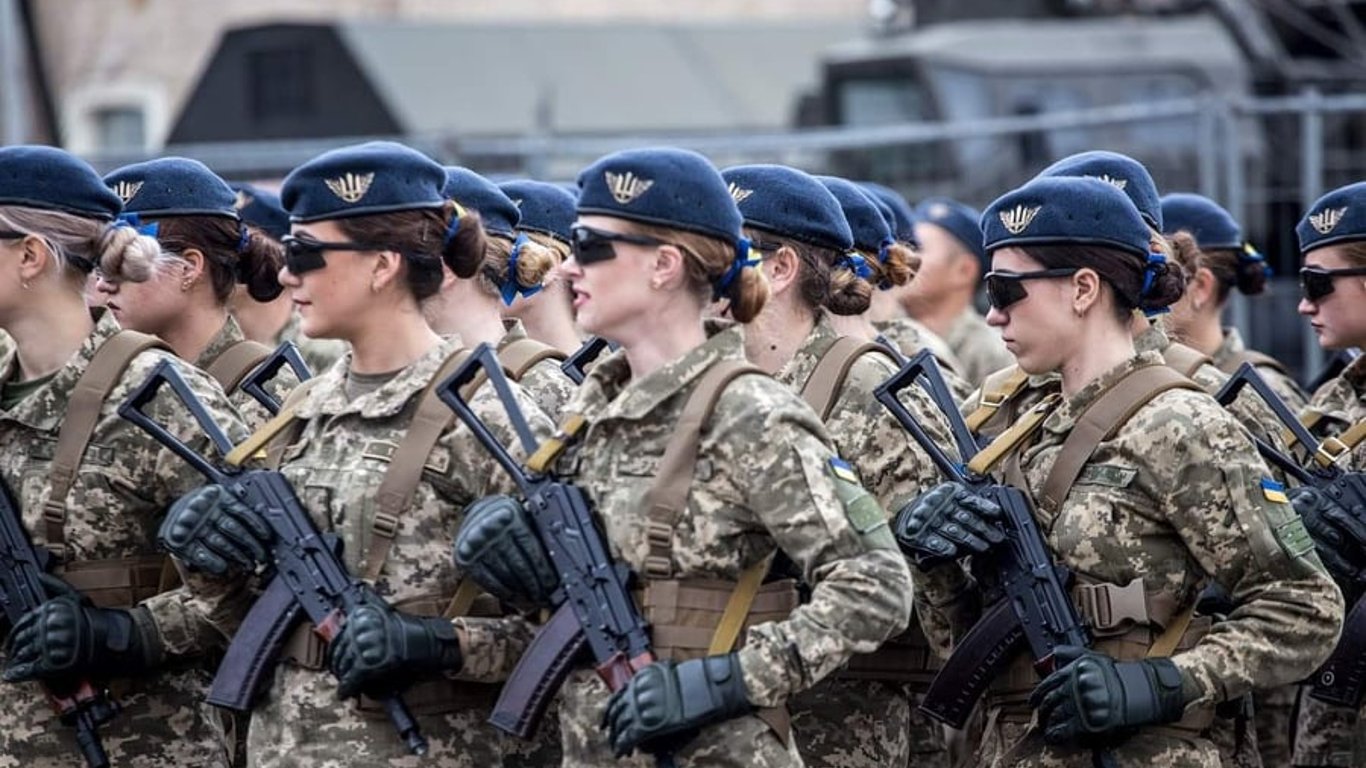 Адвокат розповів, які категорії жінок мають стати на військовий облік восени