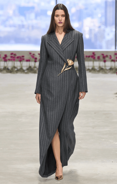 Довга сукня - це вже класика