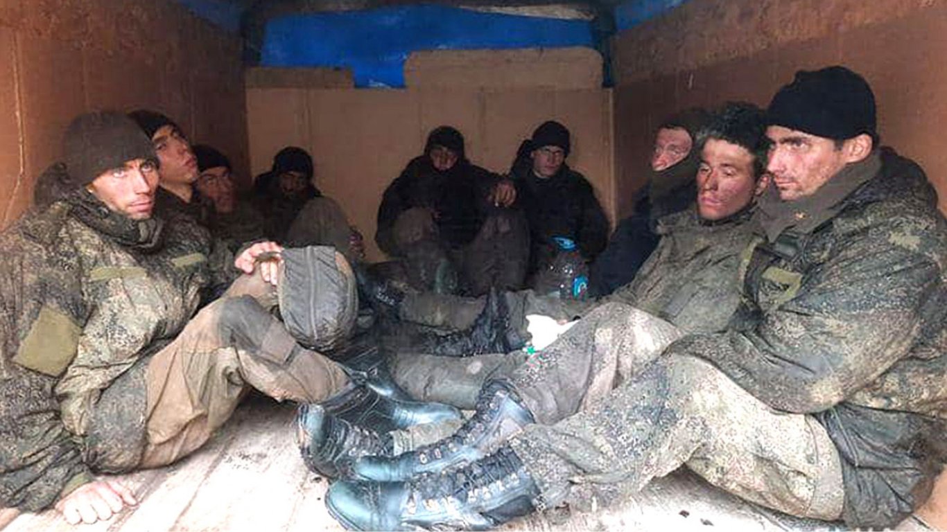 Російським військовим збирають зимовий одяг серед населення окупованої Луганщини
