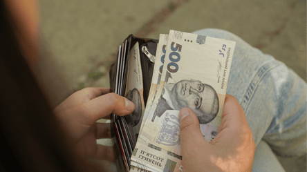 Деякі пенсіонери можуть оформити надбавку у 1 300 грн: умови - 285x160