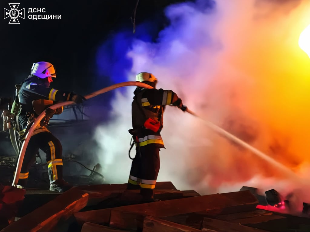 Рятуівальники у вогні