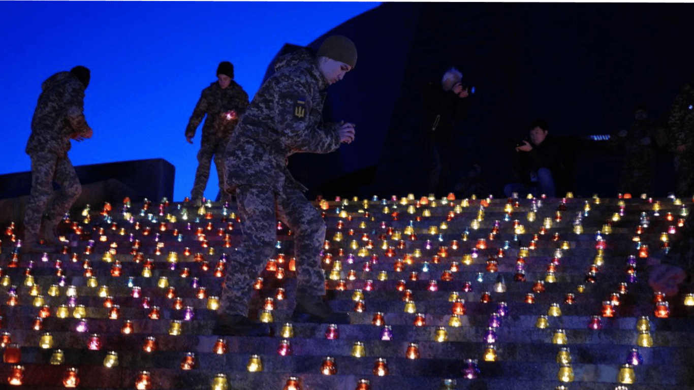 1000 дней войны — в Киеве состоялась акция "Зажги огонь"