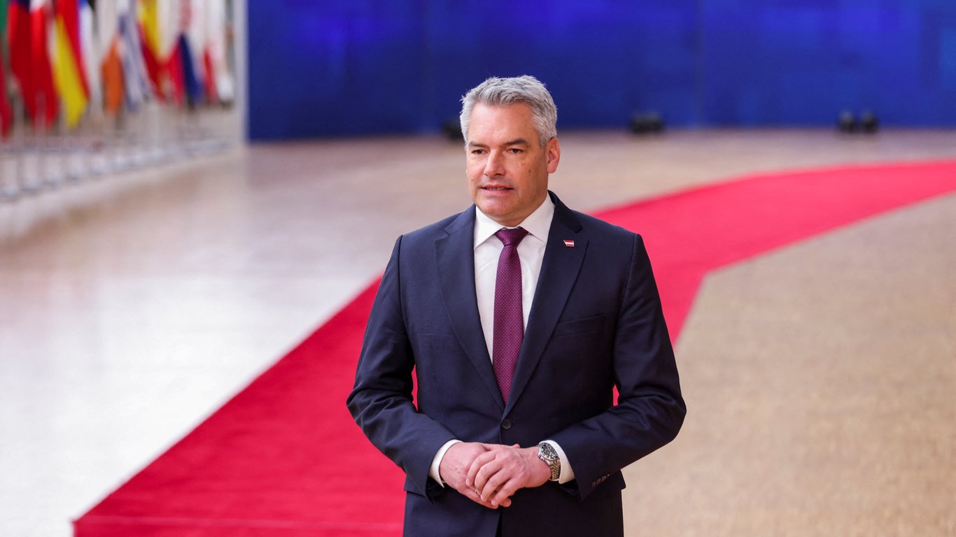 Австрийский канцлер срочно созвал Совет нацбезопасности — в чем причина
