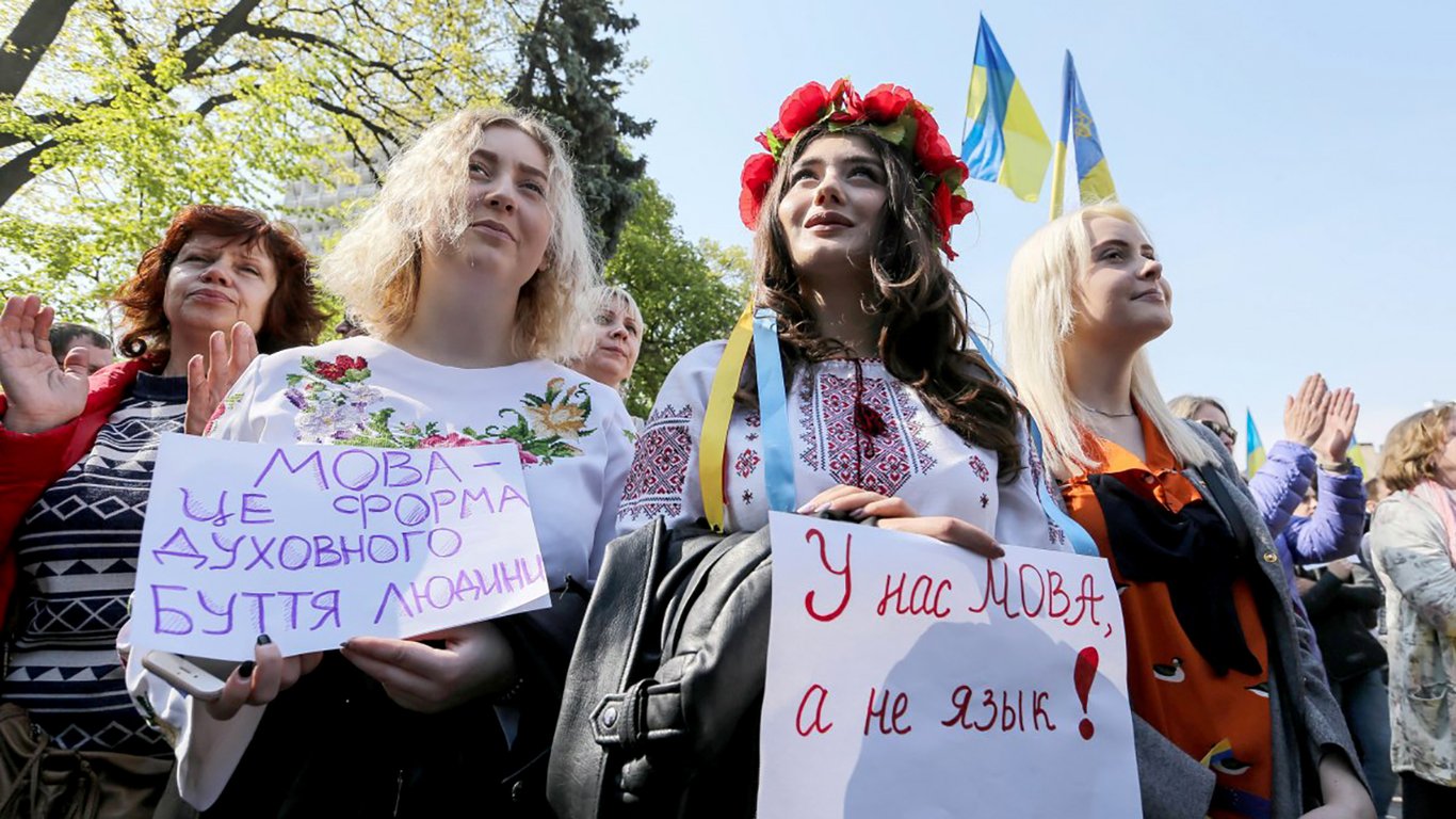 Языковой скандал: проректор киевского вуза выгнал студентку за украинский язык