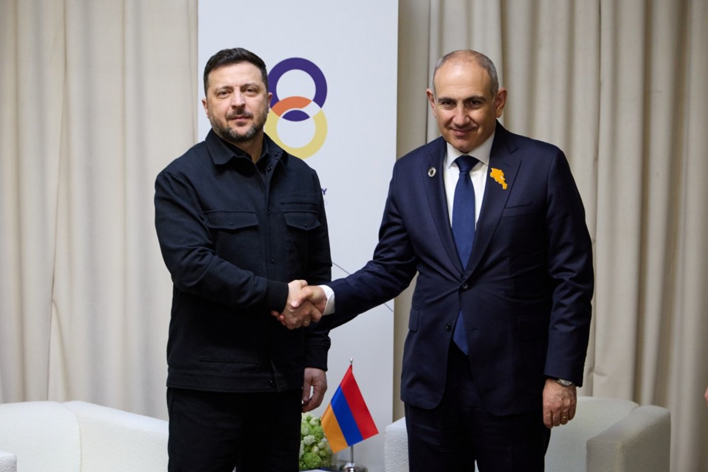 Зеленський зустрівся з прем'єром Вірменії