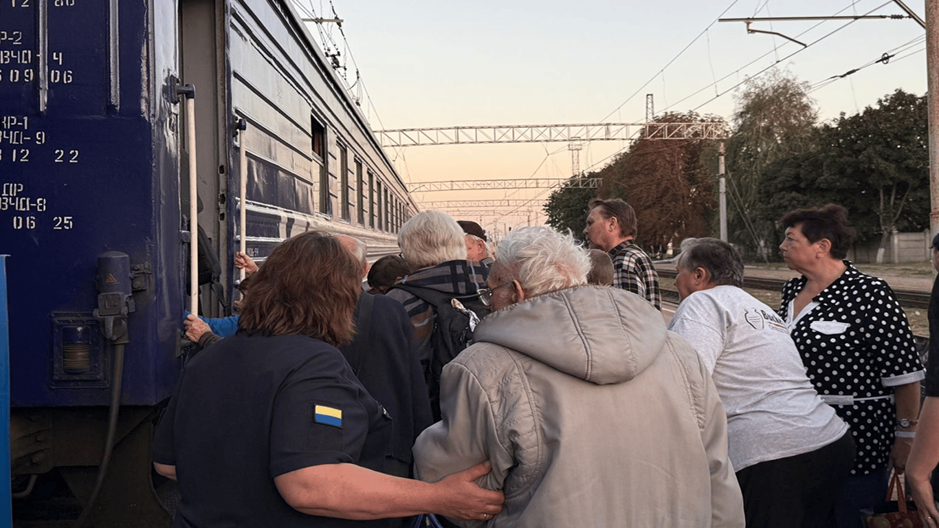 Эвакуация пассажиров: в УЗ объяснили, в каких случаях останавливают поезд