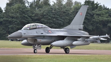 США утвердили программу учений украинских пилотов на истребителях F-16: детали - 285x160
