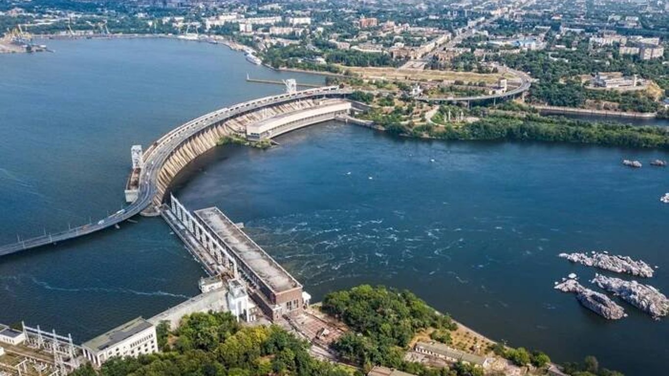 Из-за утренней тревоги на Запорожье перекрыли движение по плотине ДнепроГЭС