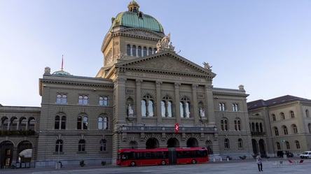 Парламент Швейцарии отказался присоединиться к странам, разыскивающим активы РФ - 285x160
