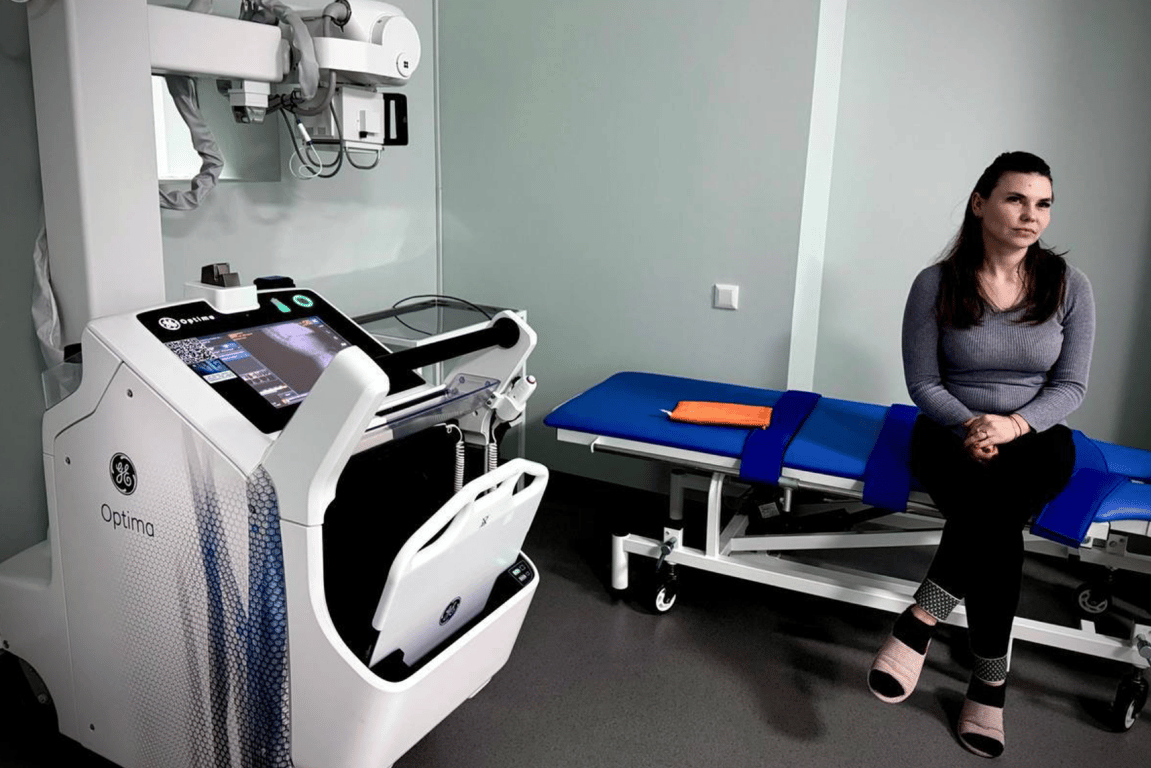 Женщина проходит диагностику в медучреждении. Фото: Одесский городской совет