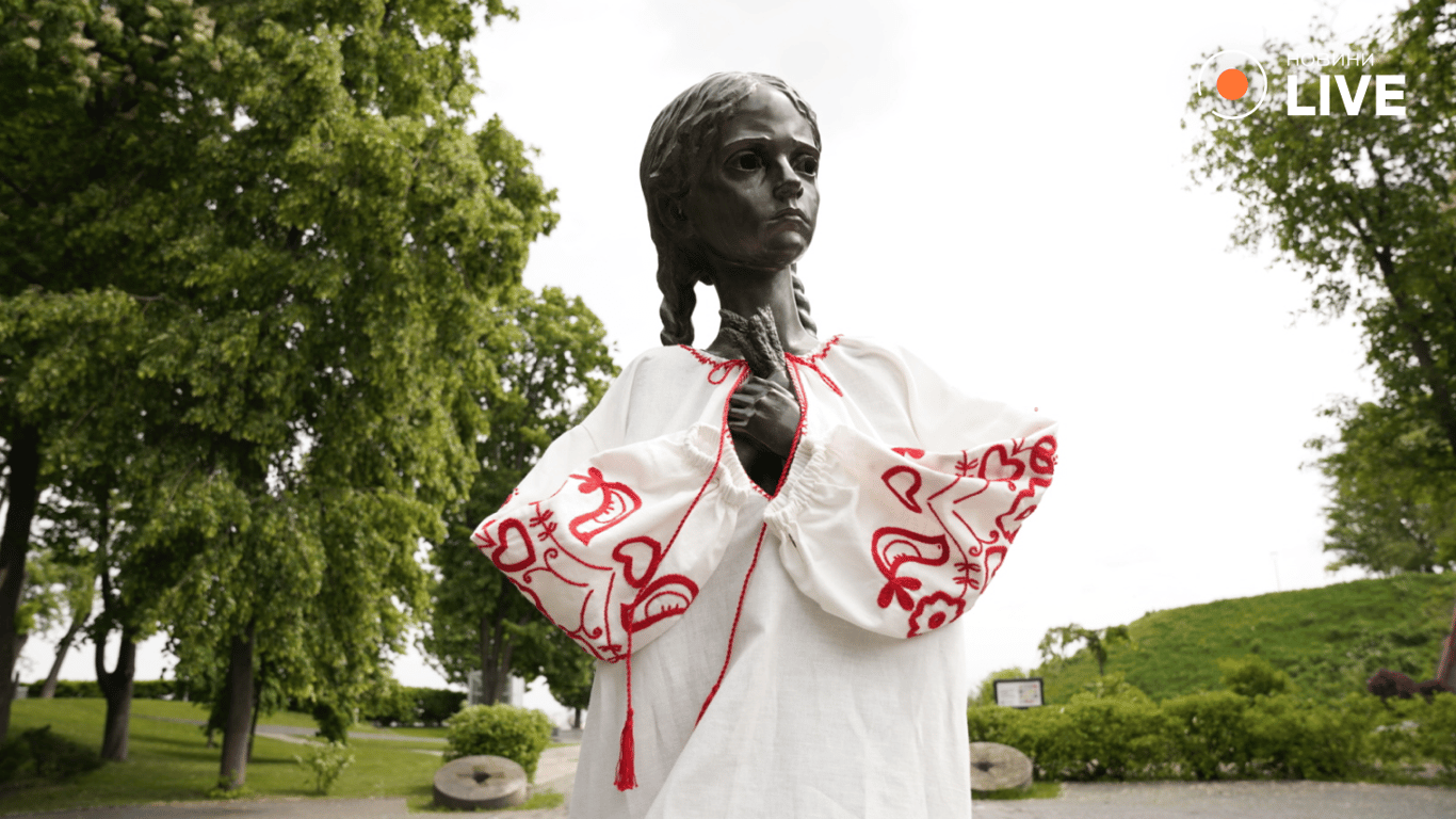 Пам'ятник жертвам Голодомору Київ