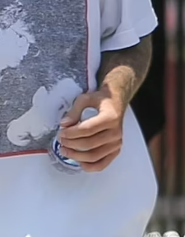 Джастін Бібер забув вдягнути обручки