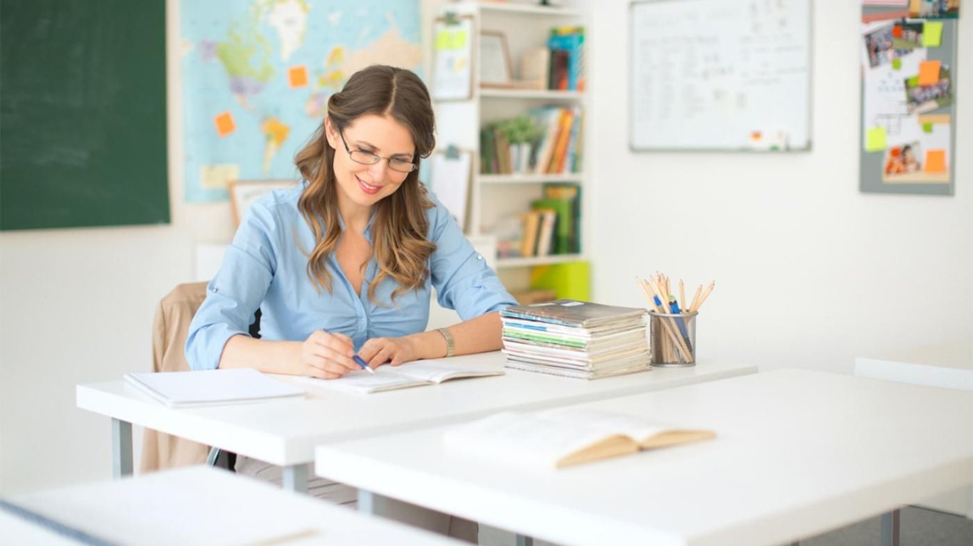 Що подарувати вчителю на День знань — приємний подарунок