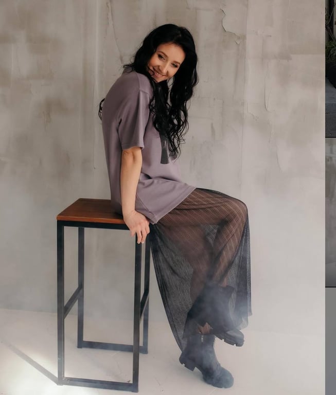 Цю максіспідниці можна по-різному обіграти в образі