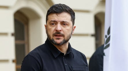 Президент вперше відповідав на питання в чаті — відео - 290x160