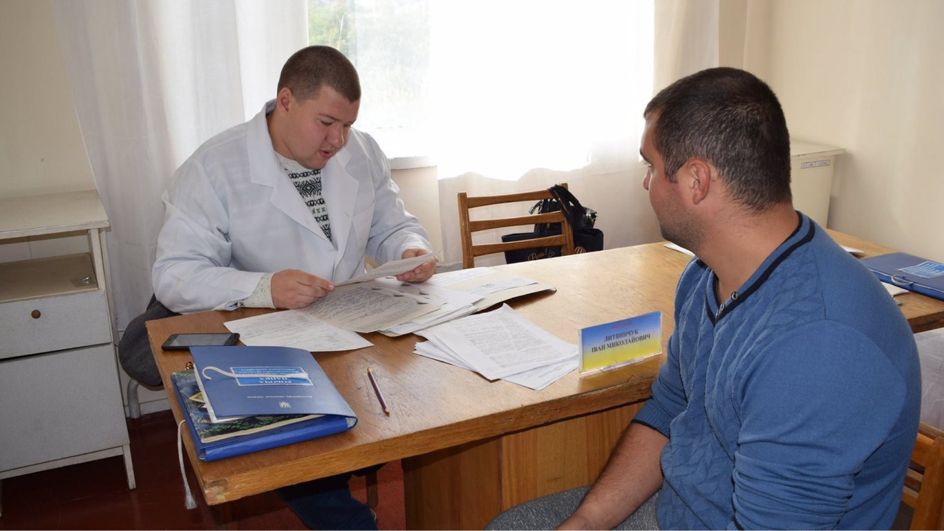 Когда с болезнями уха не мобилизуют