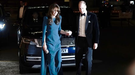 Королівський вихід — Кейт Міддлтон підкреслила тонку талію розкішною сукнею - 285x160