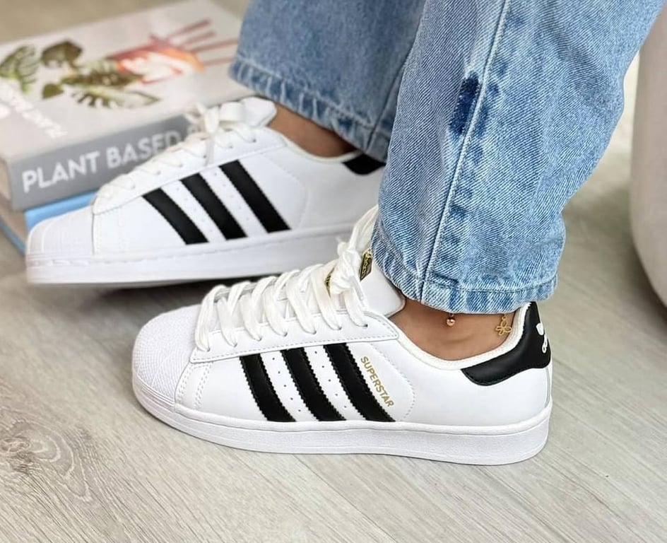 4 тренди взуття 2010-х, що краще залишити в минулому - фото 1