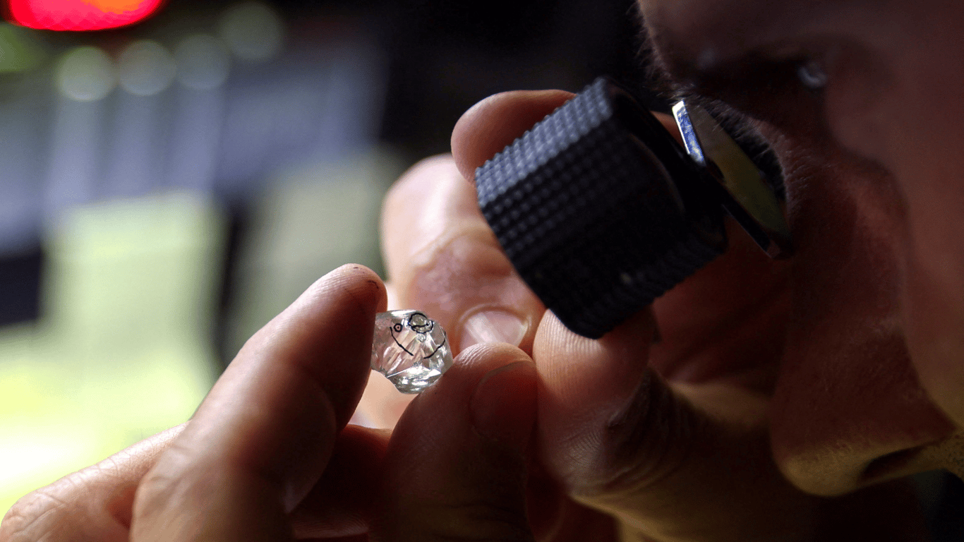 Росія скоротила експорт необроблених алмазів на понад третину — чому так сталося