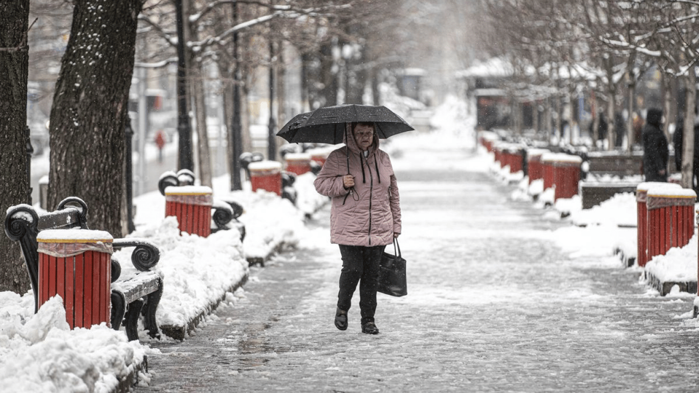 Налипання мокрого снігу та ожеледиця: синоптики розповіли про погоду на сьогодні