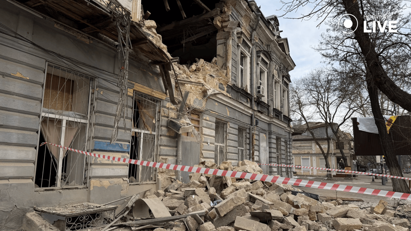 Фасад пошкодженого ліцею