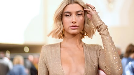 Hailey Bieber brings back "Glazed donut nails" — Hottest trend - 285x160