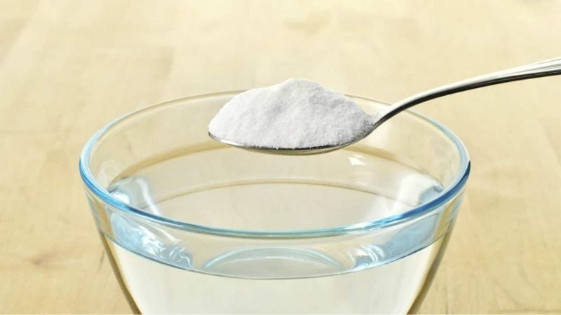 Приготовление солевого раствора для борьбы со слизнями