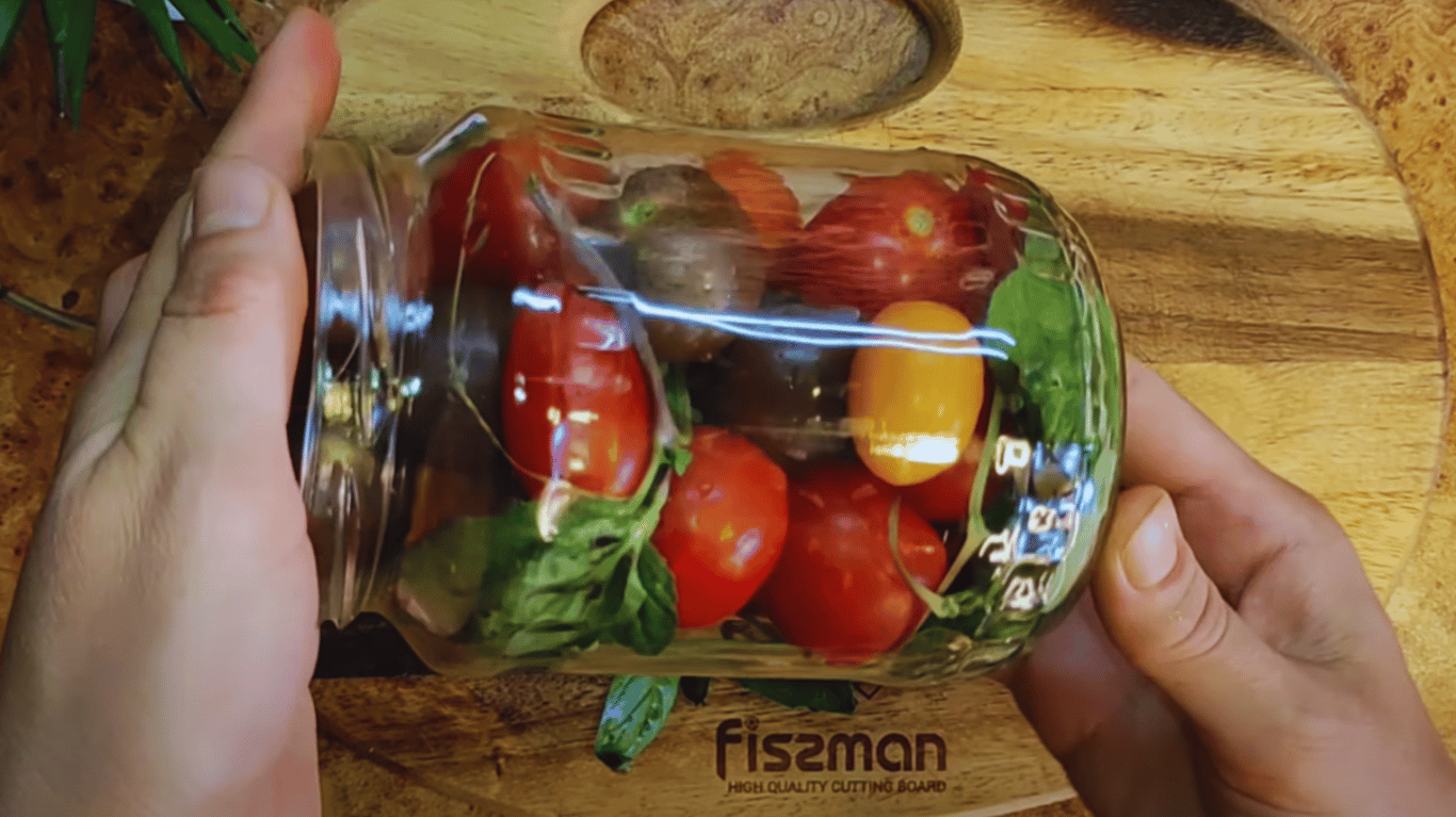 мариновані помідори з базиліком