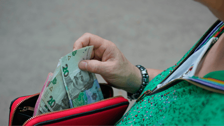 Соціальна пенсія — кому виплачується та якою буде сума в серпні - 285x160