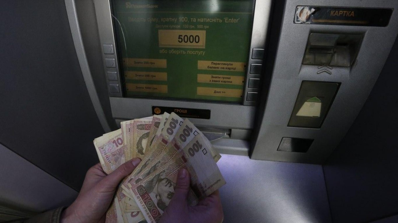 Найголовніші схеми шахраїв з банкоматами: як не втрапити на гачок