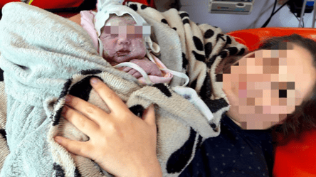 Не доїхали до лікарні — на Одещині жінка народила дитину у дорозі - 290x166