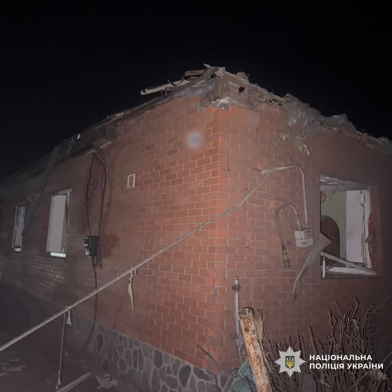 Зруйнована частина будівлі на Харківщині