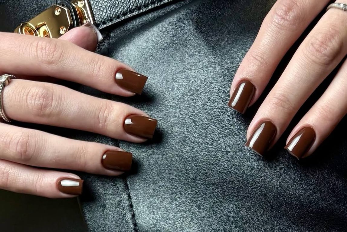 Шоколадний відтінок чудово буде поєднуватись з будь чим