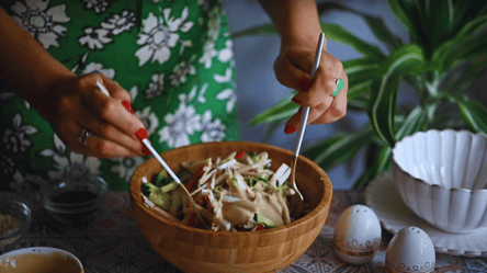 Новый салат за 5 минут с крабовыми палочками и огурцами - 285x160