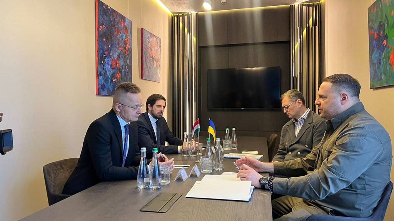 В Ужгороде началась встреча украинской стороны с венгерским министром Сиярто