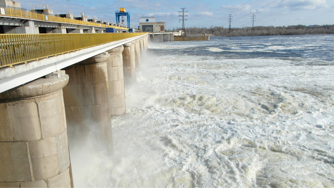 Окупанти заявили про зниження рівня води в Каховському водосховищі