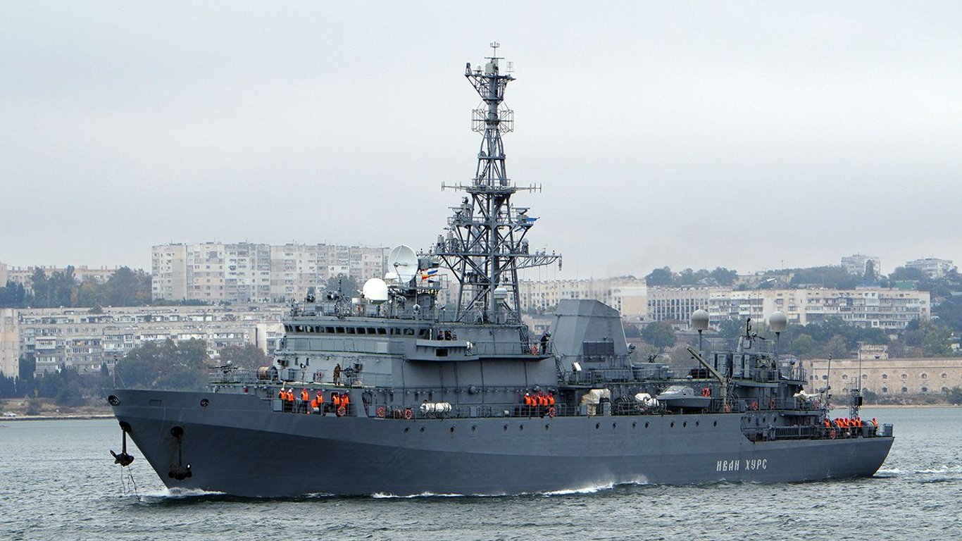 Появились первые кадры поражения российского корабля беспилотником