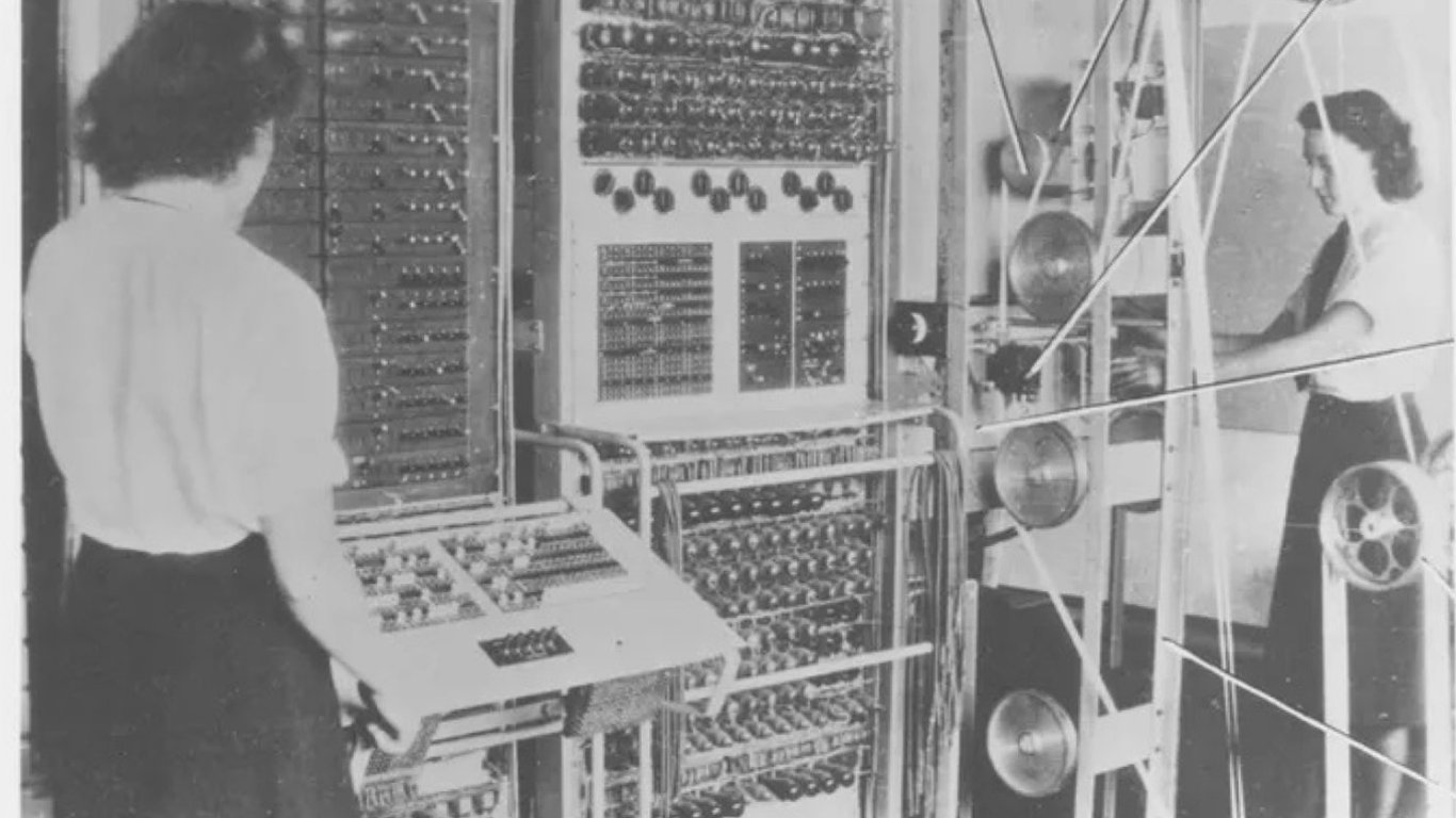 Британцы показали компьютер, который помог выиграть Вторую мировую войну и обманул Гитлера
