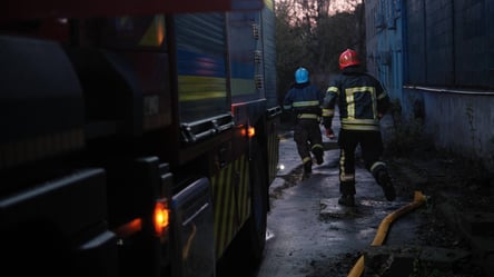 В Киеве беспилотник влетел в многоэтажку - 285x160